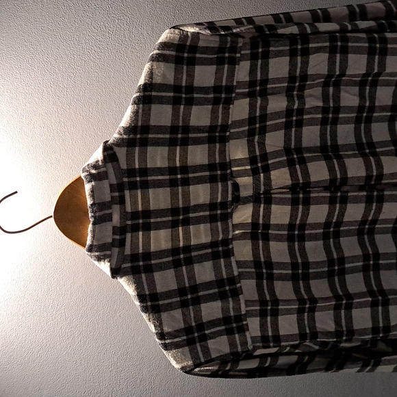 American Eagle Boyfriend Fit Plaid Flannel - Picture 6 of 6